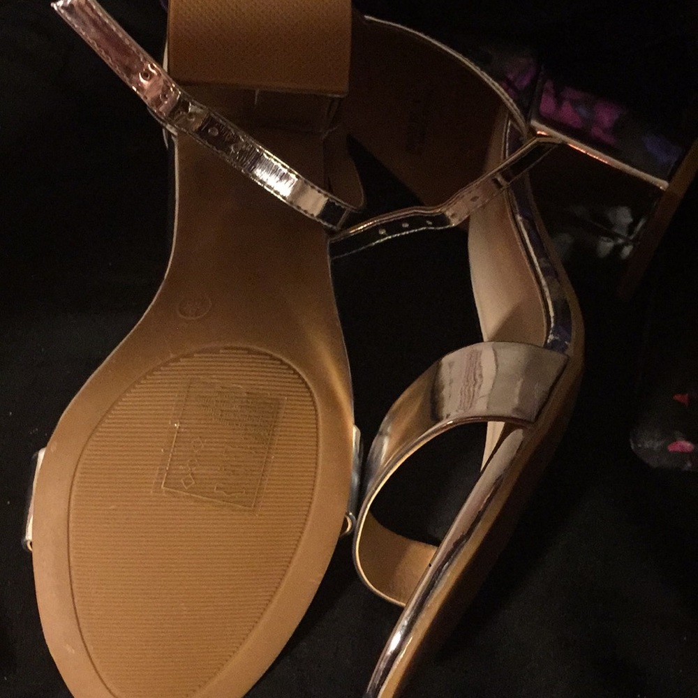 heels - Picture 2 of 3